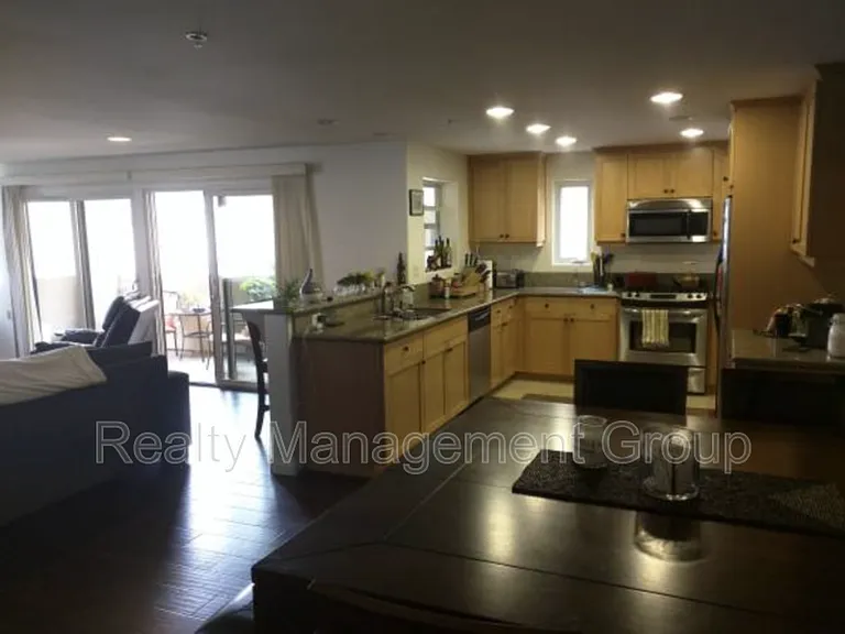 2018 Hornblend St — Photo 4