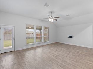 6112 Cobbetts Pond Ln, Fort Worth, TX 76179