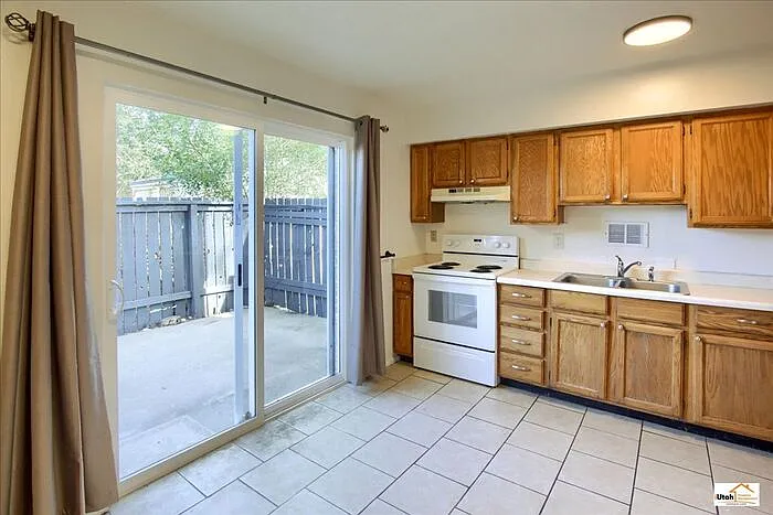870 N Jackson Ave #8 — Photo 11