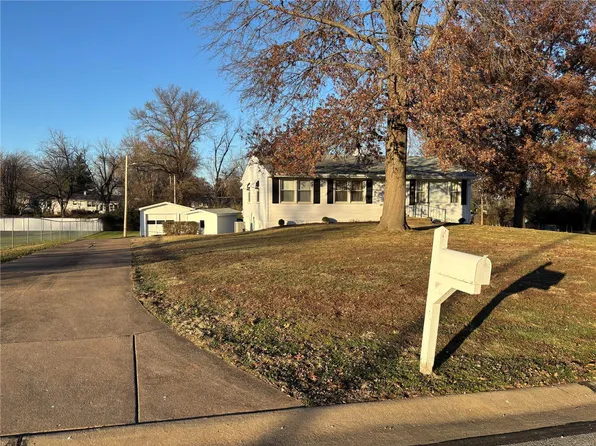 1355 Clarkson Dr, Ballwin, MO 63011