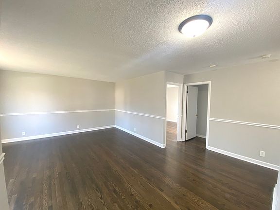 3rd image of 22 Pine St