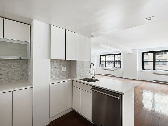 3rd image of 135 E 54th St #5DE