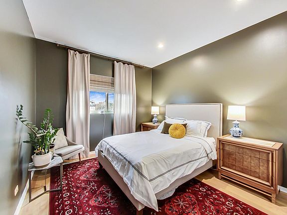 5th image of 1268 N Wood St #2