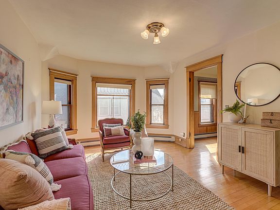 2nd image of 2538 Jefferson St NE