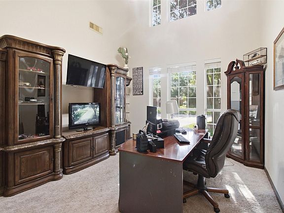 5th image of 231 Summer Creek Ln