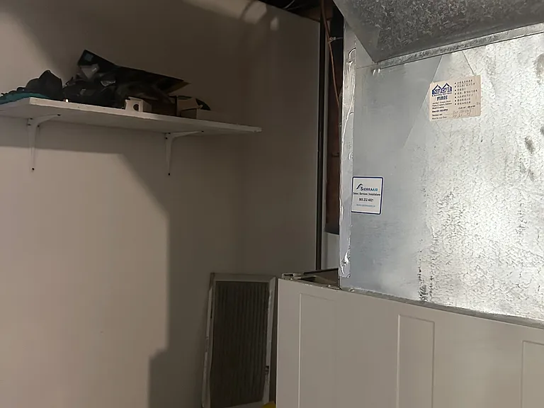 7200 Harding Cres — Photo 35