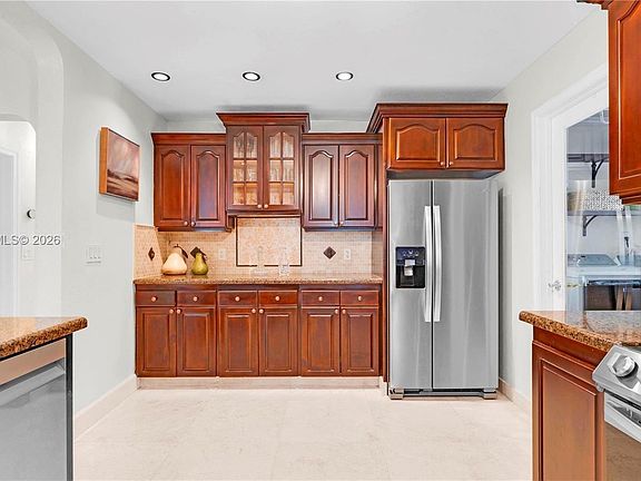 3rd image of 623 NE 17th Way