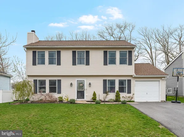 58 Village Dr, Barnegat, NJ 08005