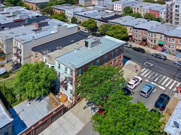 60-46 Putnam Avenue image 42 of 47