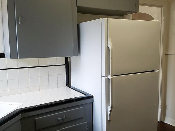 2nd image of 103 W Oakview Pl APT 3