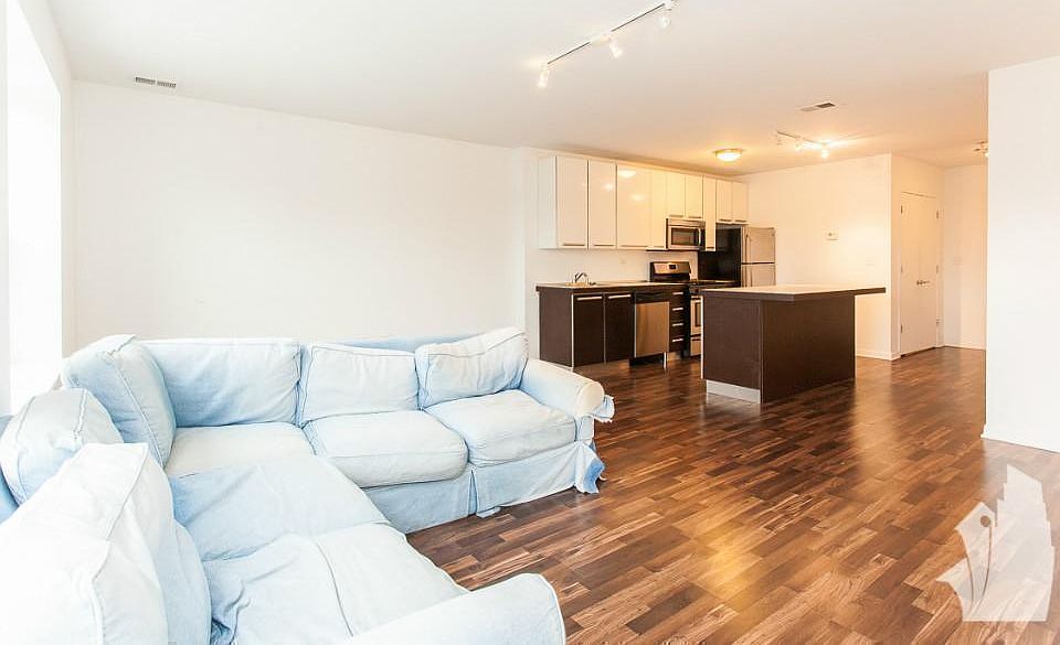 1st image of 1548 W Glenlake Ave #5F