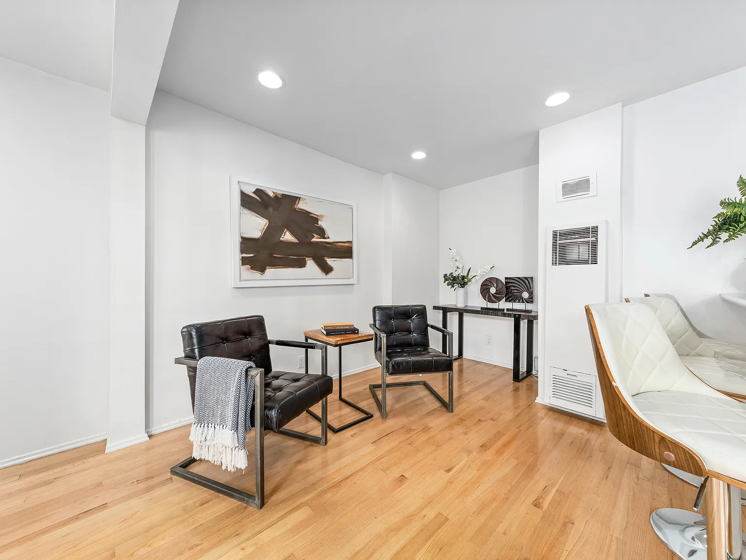 1 bed, 650 sqft, $3,500 — Photo 1