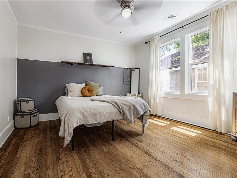 729 N Willett St — Photo 15