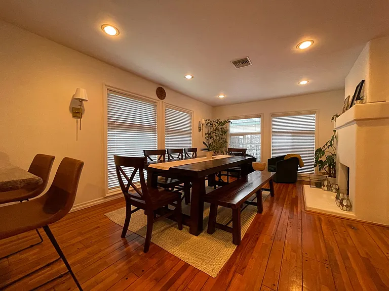 15560 Otsego St — Photo 10