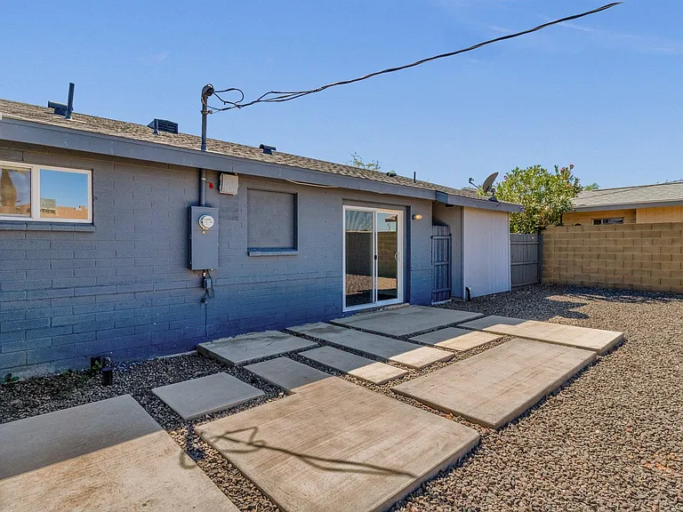 7408 E Beatrice St — Photo 33