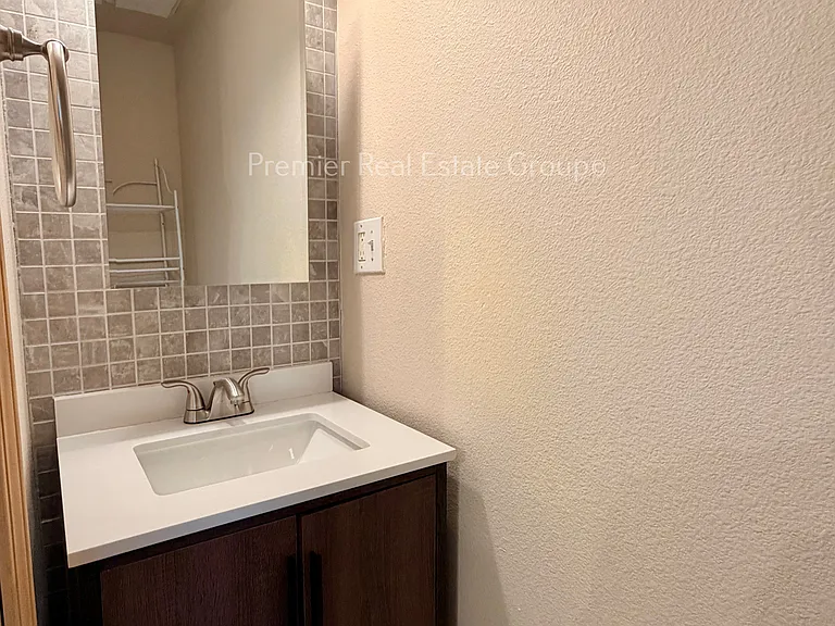 2140 Robin Dr — Photo 18