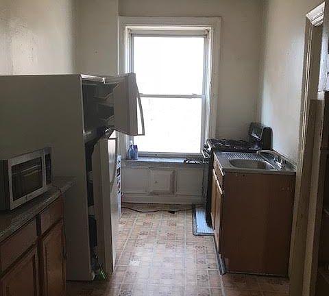4th image of 303 Crown St APT 4