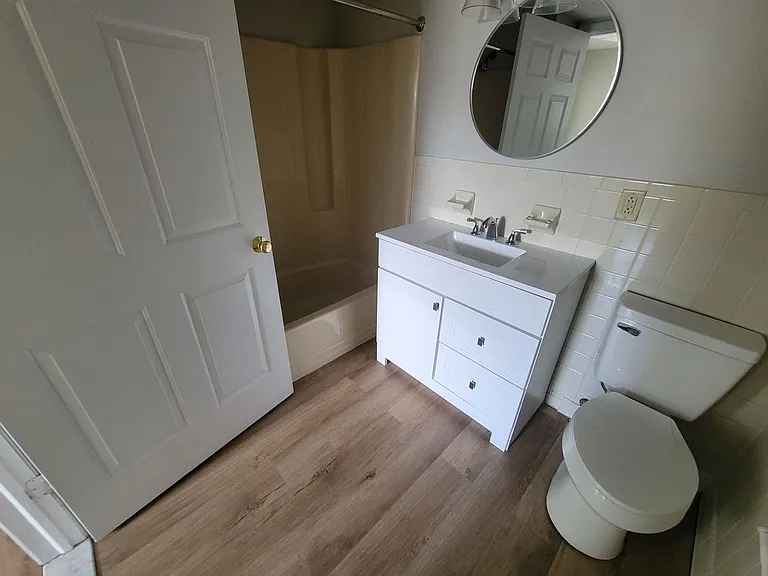 Country Gardens Apartments — Photo 36