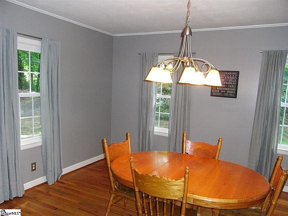 5th image of 208 Brookwood Dr