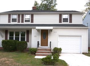 1227 Brainard Rd, Lyndhurst, OH 44124