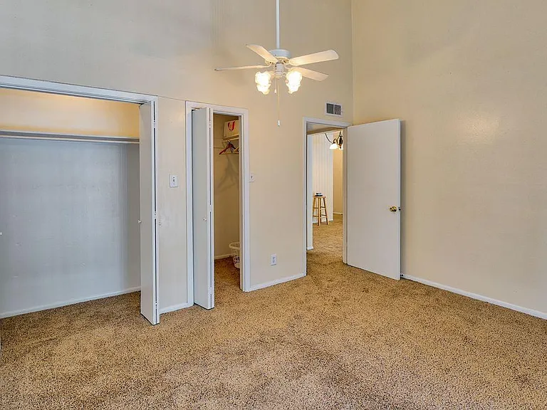 Townsend Apartments — Photo 6