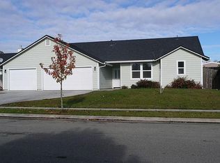 2050 Pebblestone Dr, Red Bluff, CA 96080