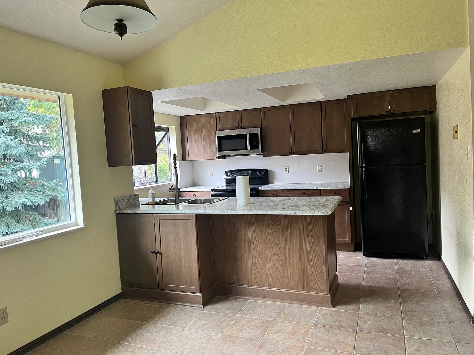 5 bed, 2866 sqft, $3,600 — Photo 4