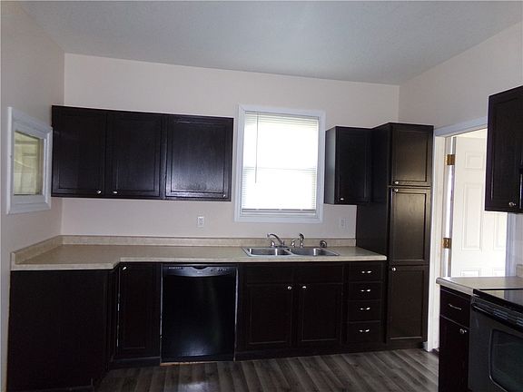 3rd image of 610 N Long St
