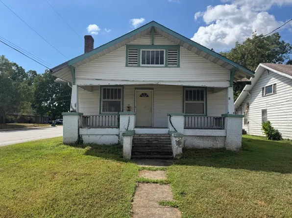 528 W Broadway Street, Bolivar, MO 65613