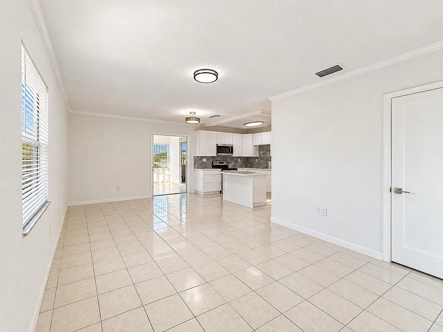 3 bed, 1.0 bath, 936 sqft, $2,500 — Photo 4