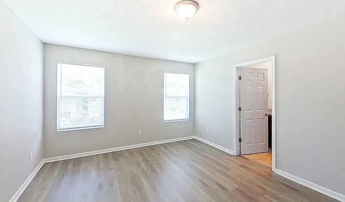 1303 Mull St — Photo 9