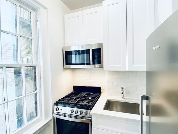 3rd image of 141 Columbia Hts APT 3A