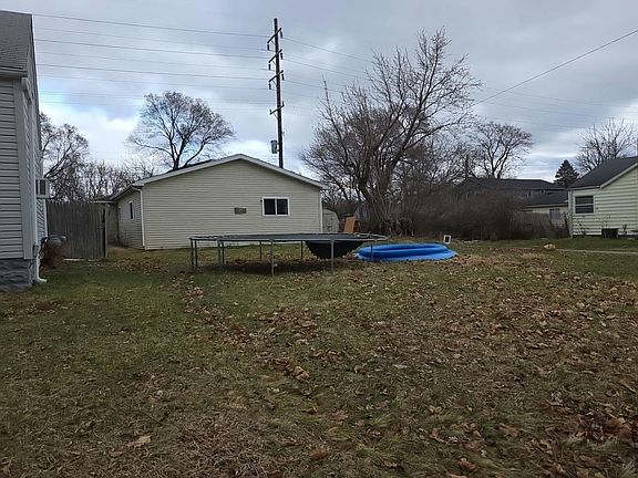 3rd image of 617 Macdonald Ave