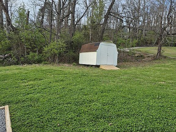 3rd image of 3040 Roseberry Rd