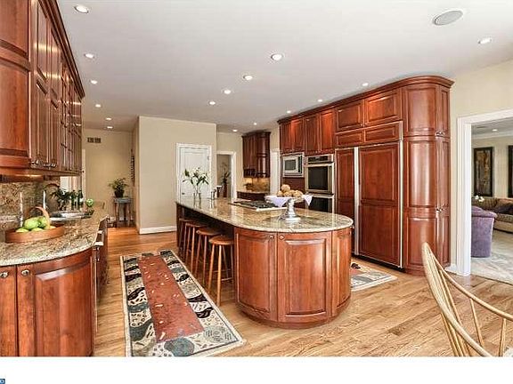 3rd image of 205 W Lanark Dr
