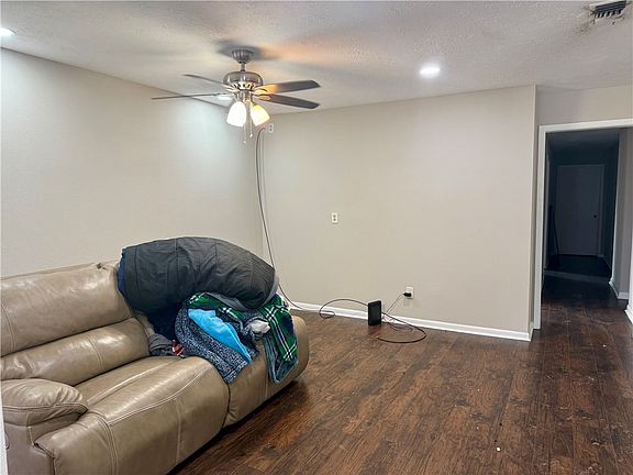 3rd image of 1928 Holleman Dr W
