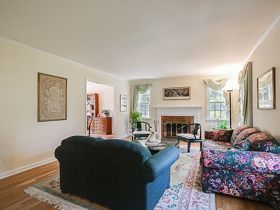 Living Rm w/fireplace