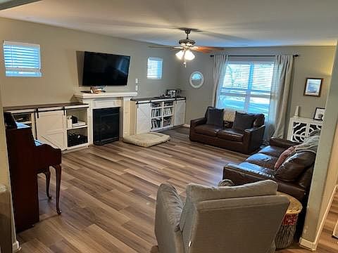 2nd image of 7411 Yorktown Dr