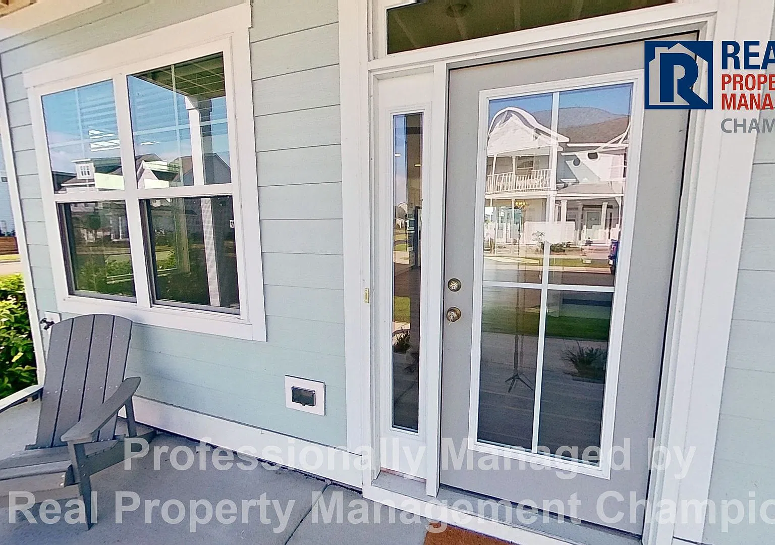 Beautiful End Unit Townhome in Riverlights — Photo 2