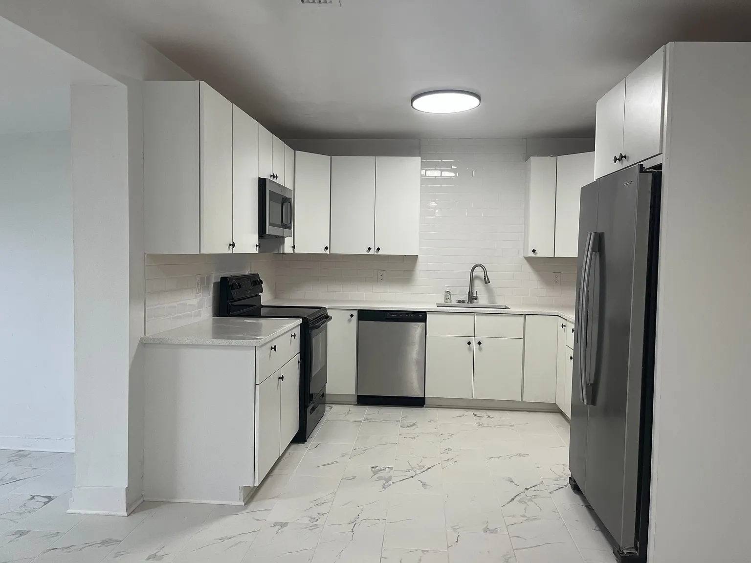 3 bed, 1000 sqft, $1,850 — Photo 3