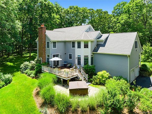 5th image of 801 Locke Ln