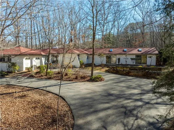 273 Olde Pilot Trl, Pilot Mountain, NC 27041