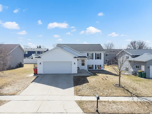 407 8th St NW, Dodge Center, MN 55927