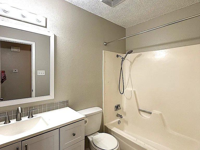 2105 Coach Dr — Photo 12