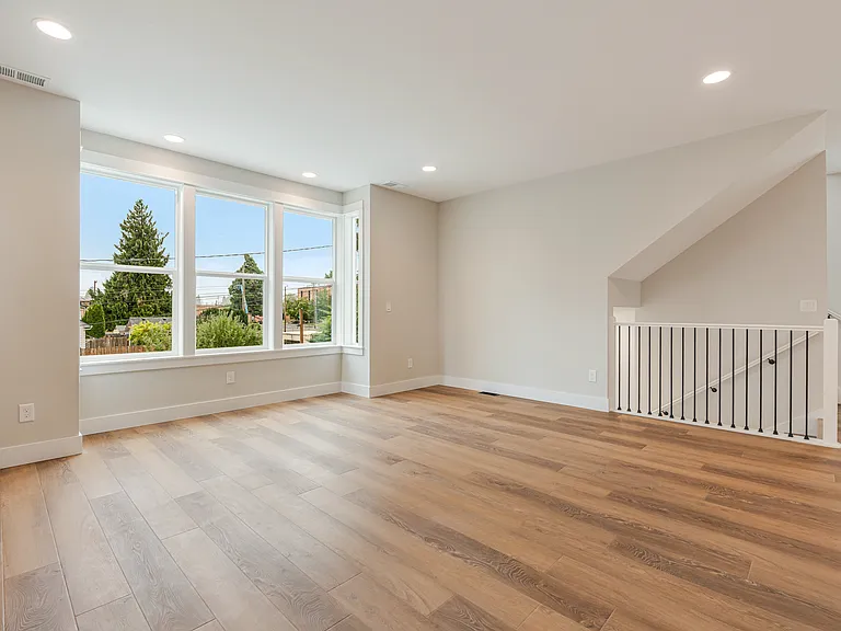 464 SE Haddock Ln — Photo 7