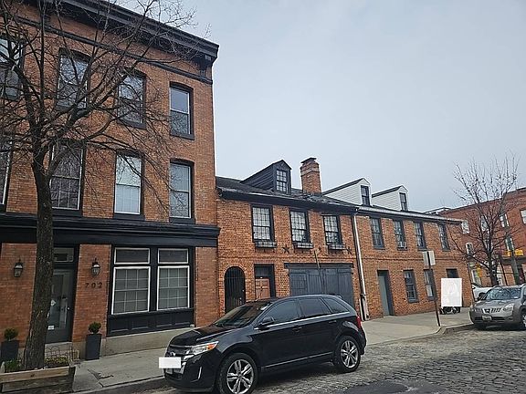 3rd image of 700 S Wolfe St