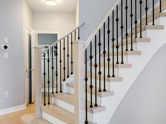 5th image of 62 Windsor Cres