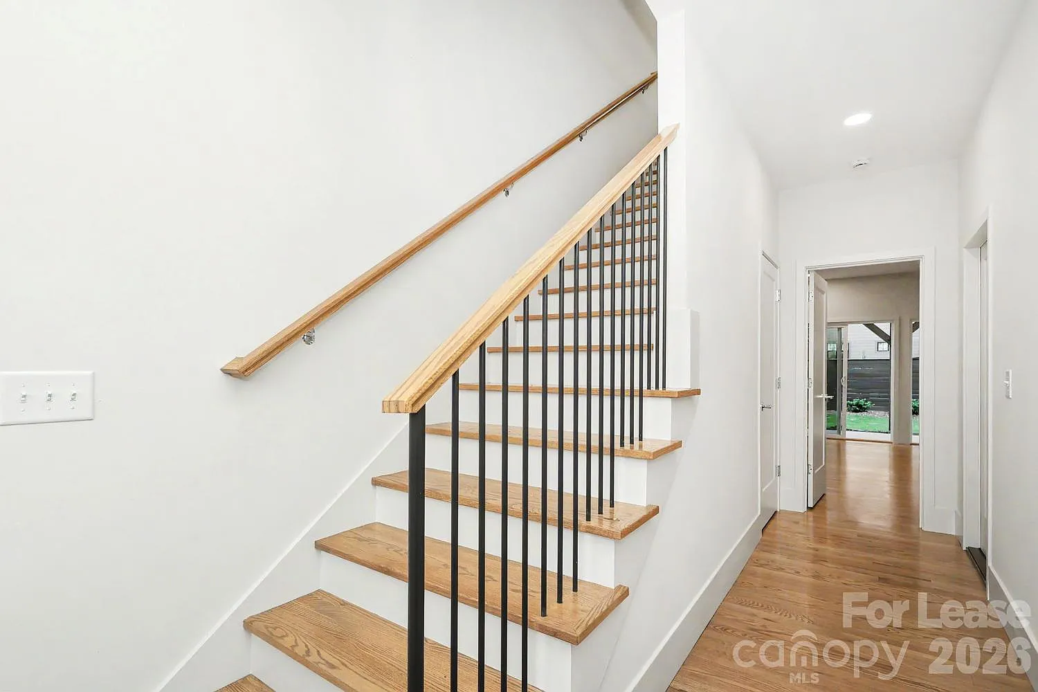 3 bed, 3.5 bath, 2000 sqft, $3,295 — Photo 2