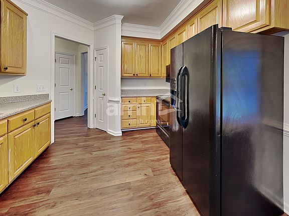 3rd image of 1305 Groveland Trl