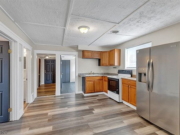 3rd image of 3279 W 44th St